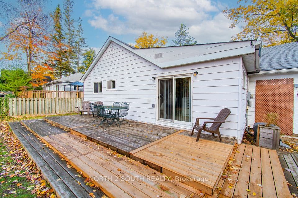 98 33rd Street N, Wasaga Beach, ON L9Z 2B9 – photo 3