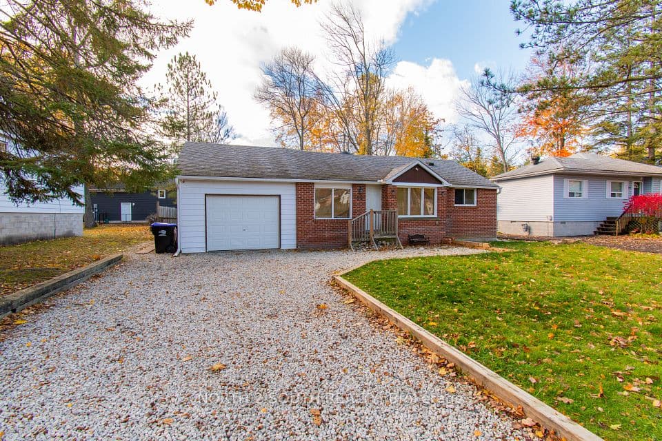 98 33rd Street N, Wasaga Beach, ON L9Z 2B9 – main photo