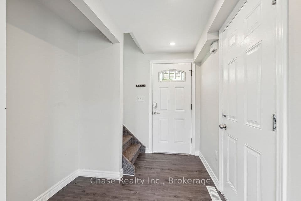 46 Sydenham Wells, Barrie, ON L4M 6R4 – photo 3