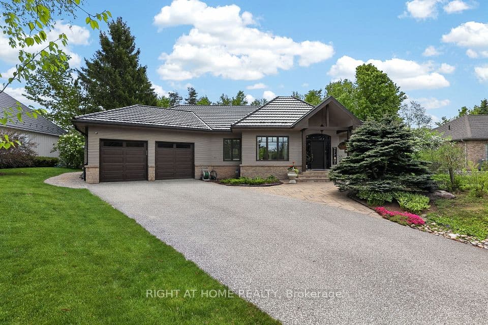 13 Alpine Way, Oro-Medonte, ON L0L 2L0 – main photo