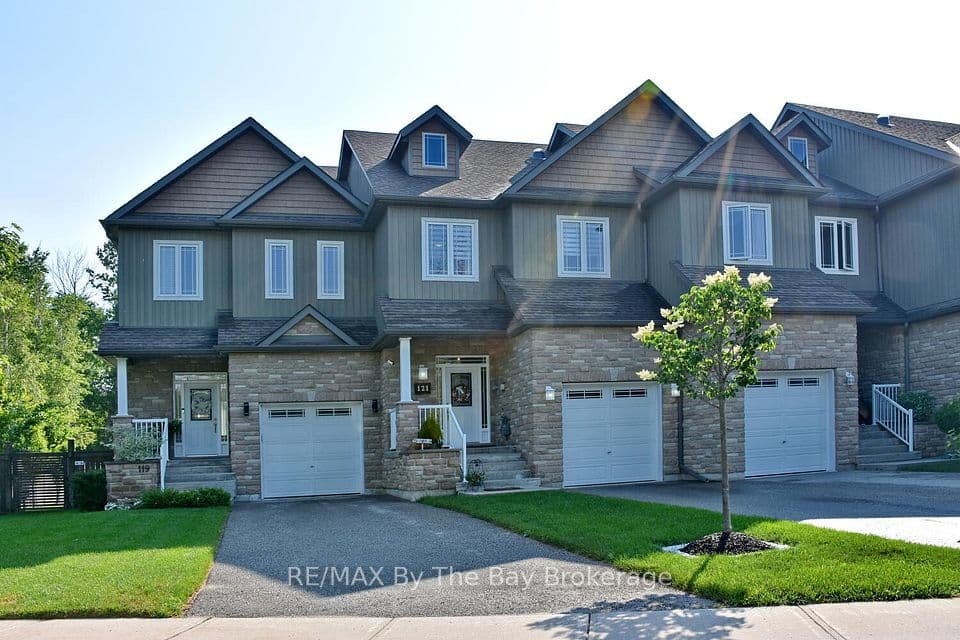 121 45th Street N, Wasaga Beach, ON L9Z 1Z4 – main photo