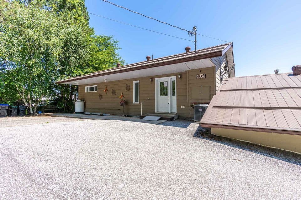 405 Champlain Road, Penetanguishene, ON L9M 1S3 – main photo