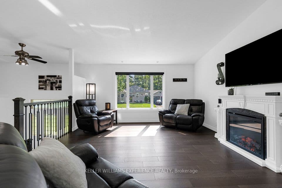 4 Downer Crescent, Wasaga Beach, ON L9Z 1B9 – photo 2