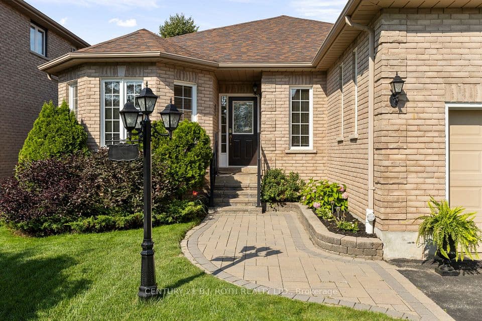 14 Prince George Crescent, Barrie, ON L4N 0K8 – photo 2