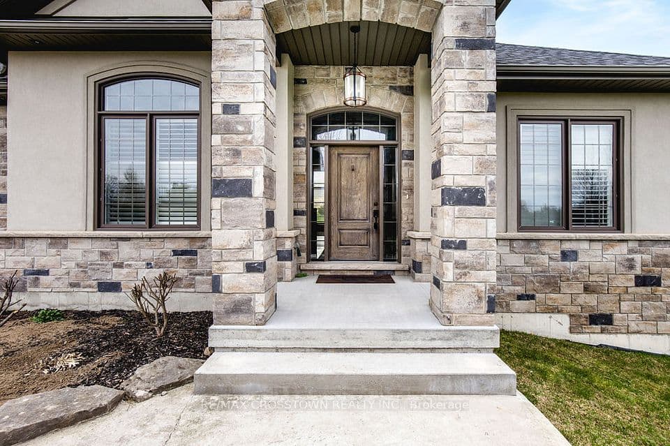 25 MENNILL Drive, Springwater, ON L0L 1Y3 – photo 3