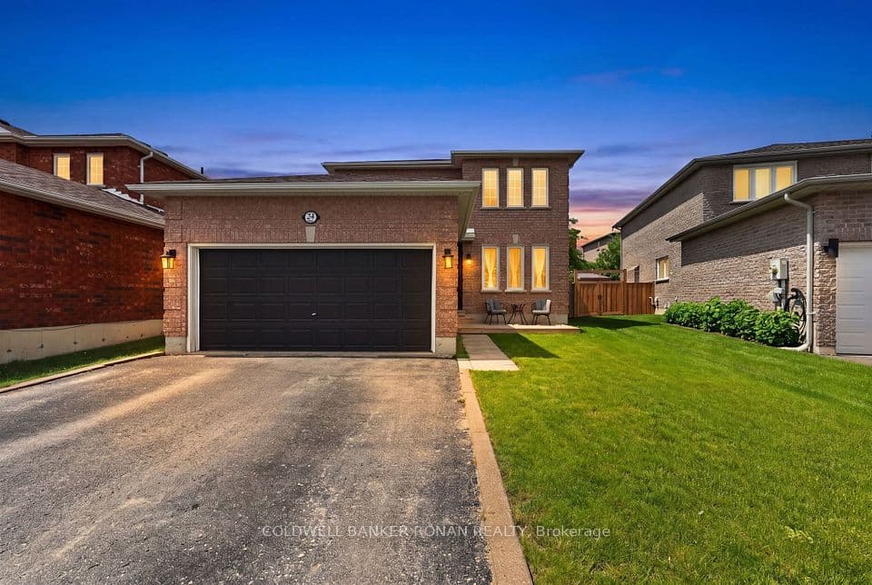 24 Ryan Court, Barrie, ON L4M 6N7 – main photo