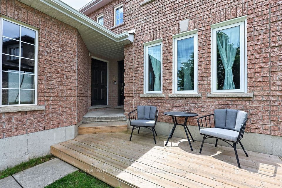 24 Ryan Court, Barrie, ON L4M 6N7 – photo 3