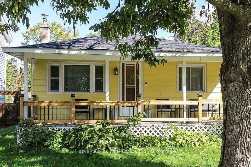 27 Peel Street, Penetanguishene, ON L9M 1A5 – main photo