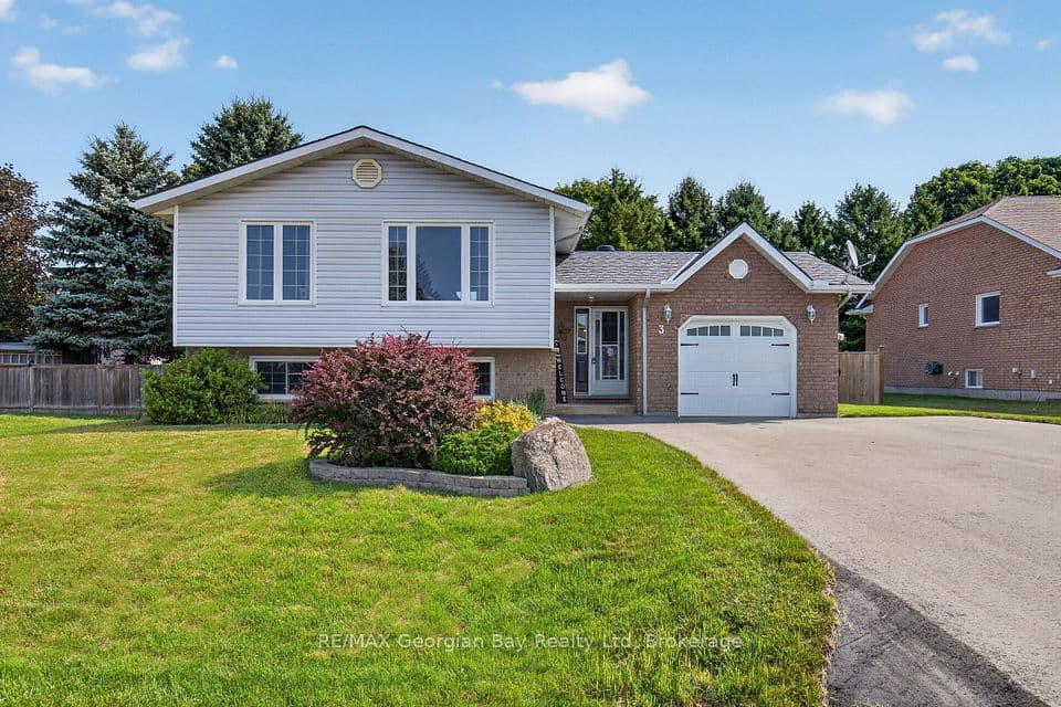3 Copeland Street, Penetanguishene, ON L9M 1K3 – main photo