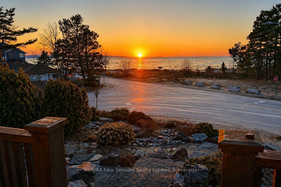 805 Eastdale Drive, Wasaga Beach, ON L9Z 2R5 – main photo