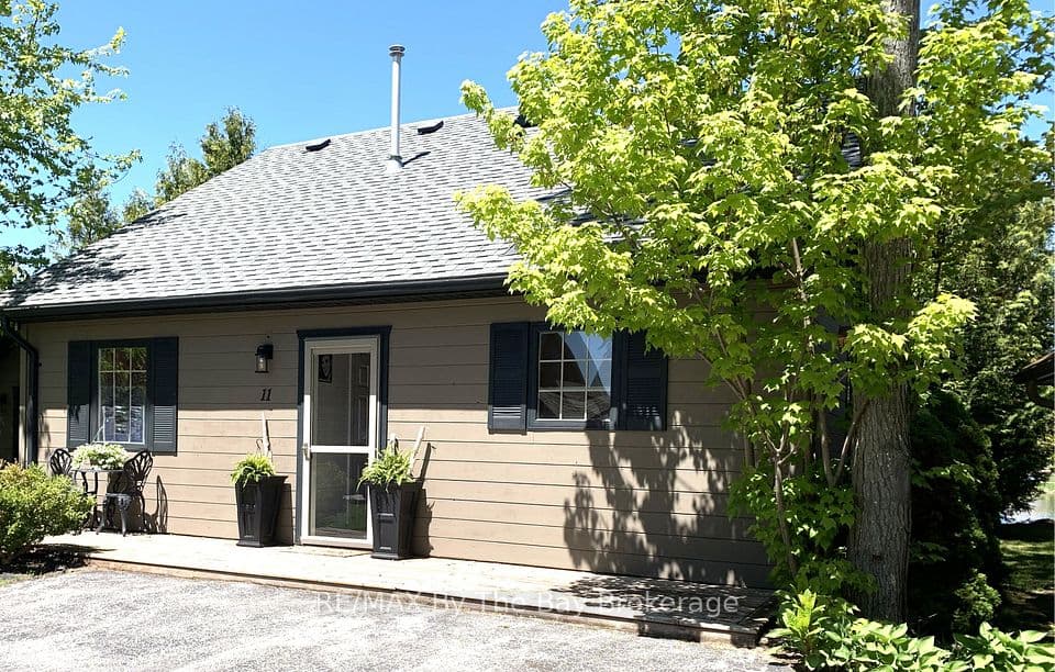 11 Cabin Crescent, Wasaga Beach, ON L9Z 1X7 – main photo