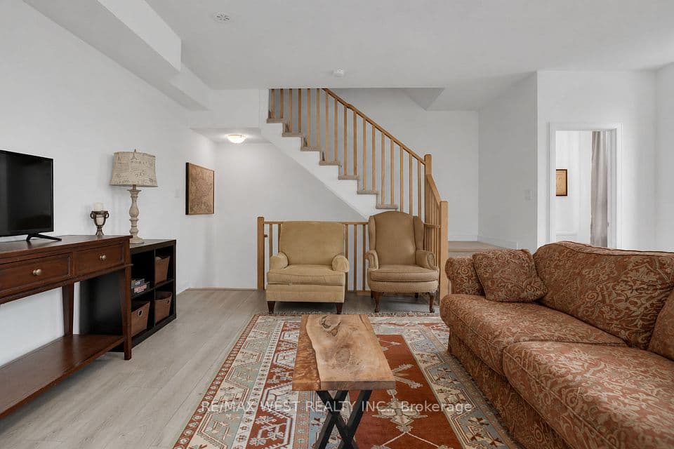 34 Spry Lane, Barrie, ON L4N 0H7 – photo 2