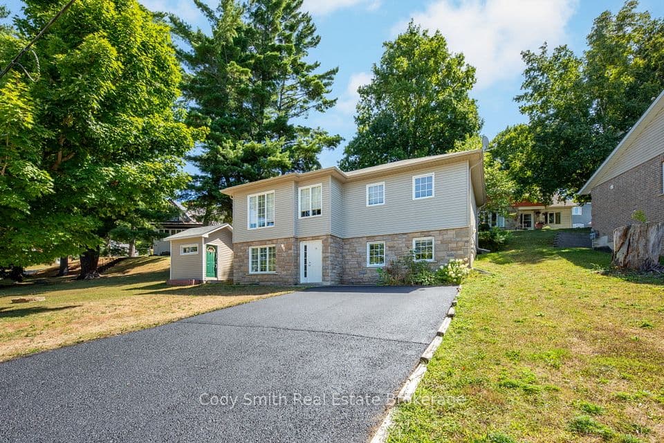 21 CHURCH Street, Penetanguishene, ON L9M 1A9 – photo 2