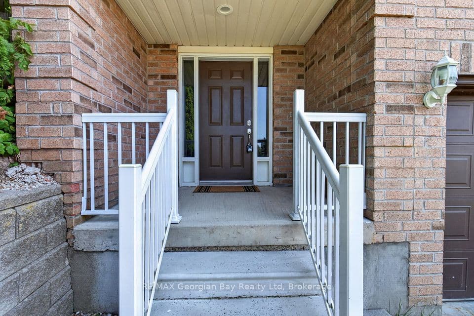 423 Irwin Street, Midland, ON L4R 2V6 – photo 2