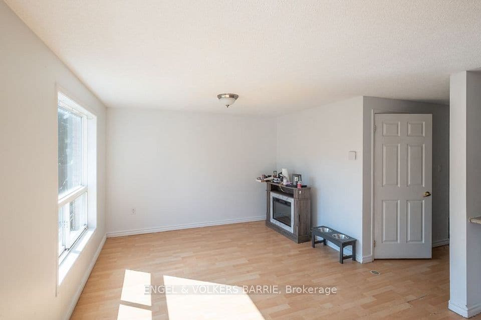 92 Lee Crescent, Barrie, ON L4N 9Z1 – photo 2