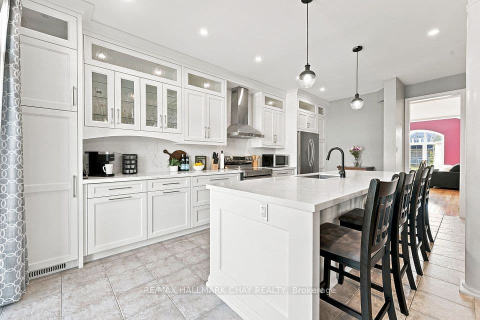 167 The Queensway, Barrie, ON L4M 0B5 – photo 2