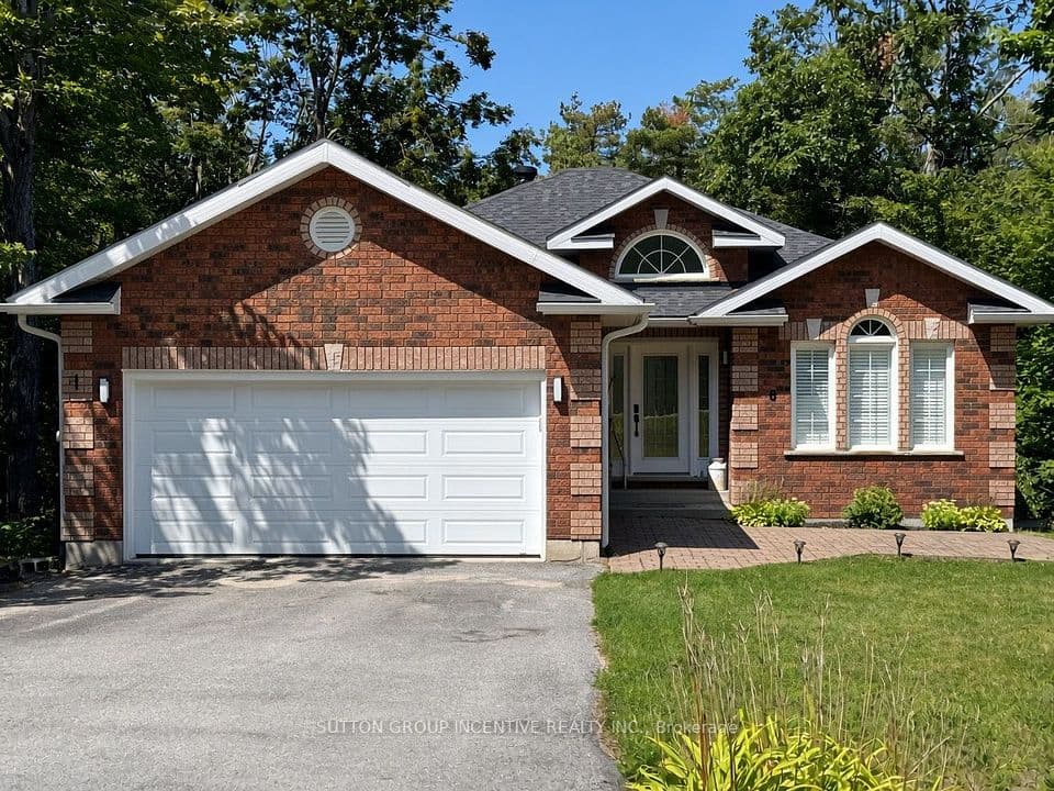8 Alpine Way, Oro-Medonte, ON L0L 2L0 – main photo