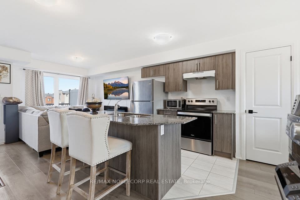 51 Fairlane Avenue, Barrie, ON L9J 0N1 – main photo