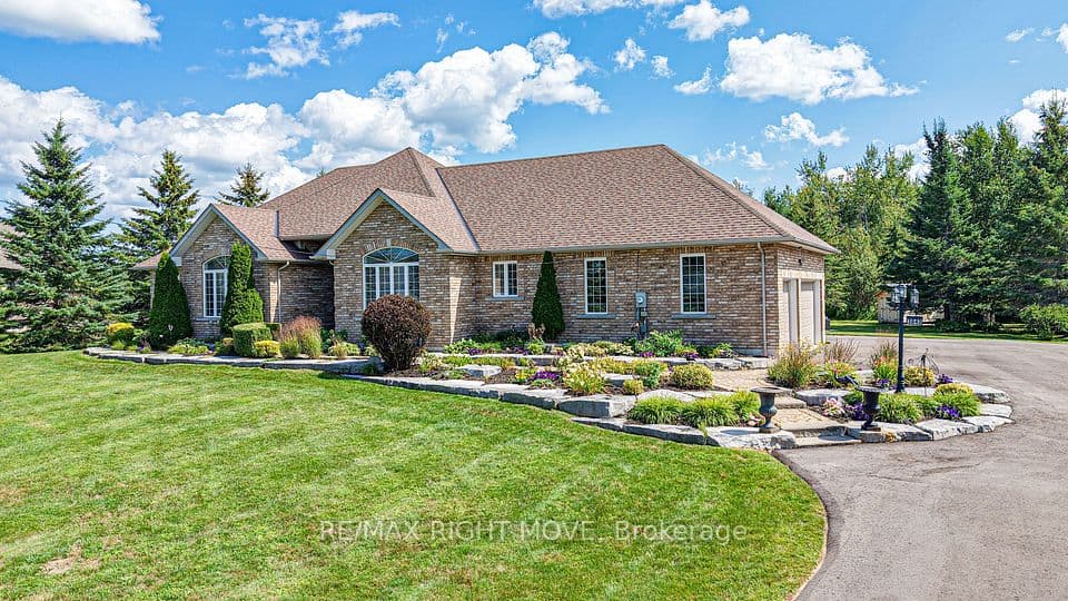 1043 Hurlwood Lane, Severn, ON L3V 6H4 – main photo