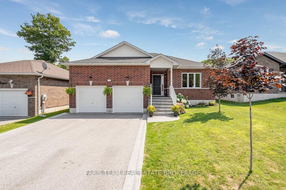 17 Hunter Avenue, Tay, ON L0K 2A0 – main photo