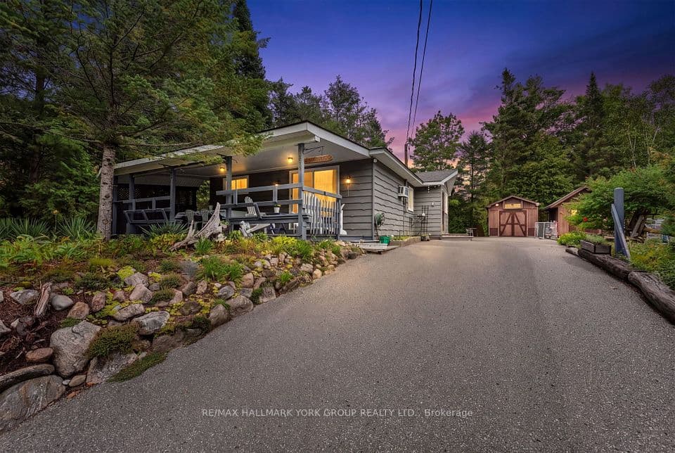 1085 River Road E, Wasaga Beach, ON L9Z 2P7 – main photo
