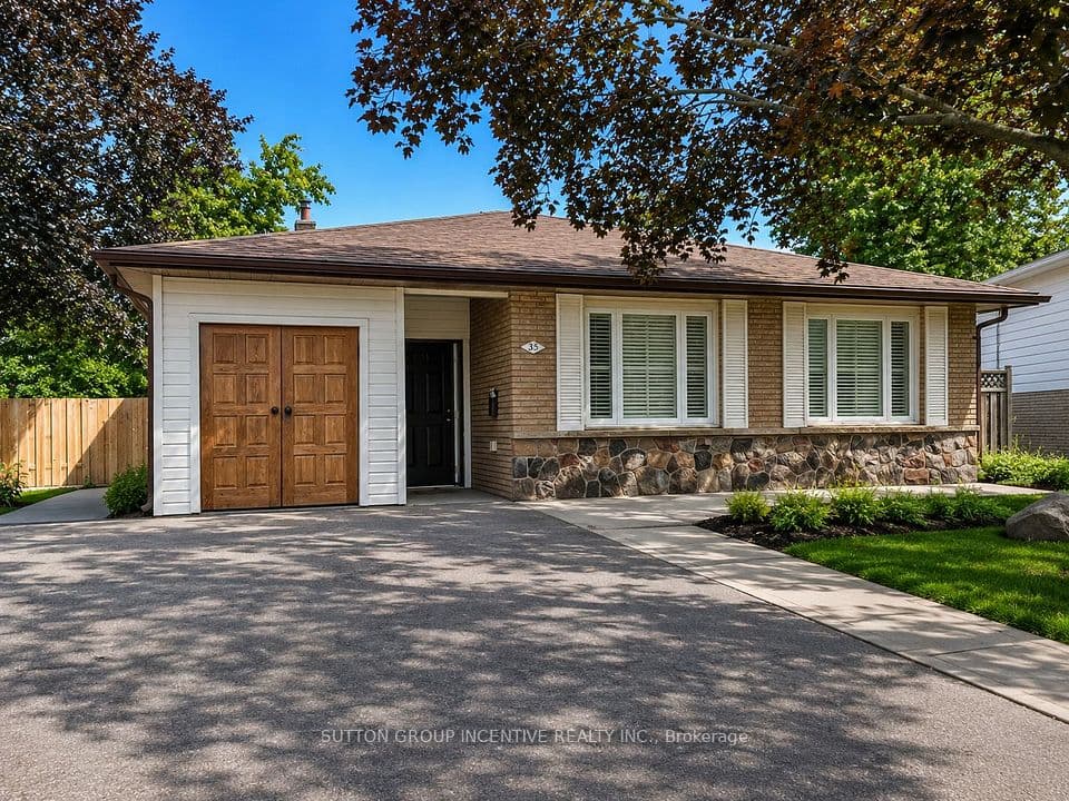 35 Davies Crescent, Barrie, ON L4M 2M4 – main photo
