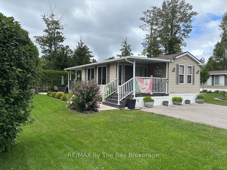 8 Kenora Trail, Wasaga Beach, ON L9Z 1X7 – main photo