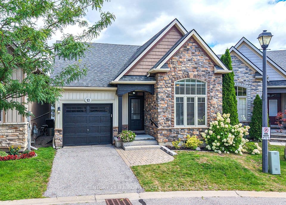 10 Canterbury Circle, Orillia, ON L3V 0C9 – main photo