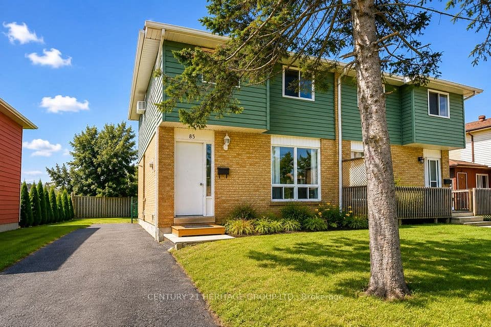 85 Chaucer Crescent, Barrie, ON L4N 4T8 – main photo