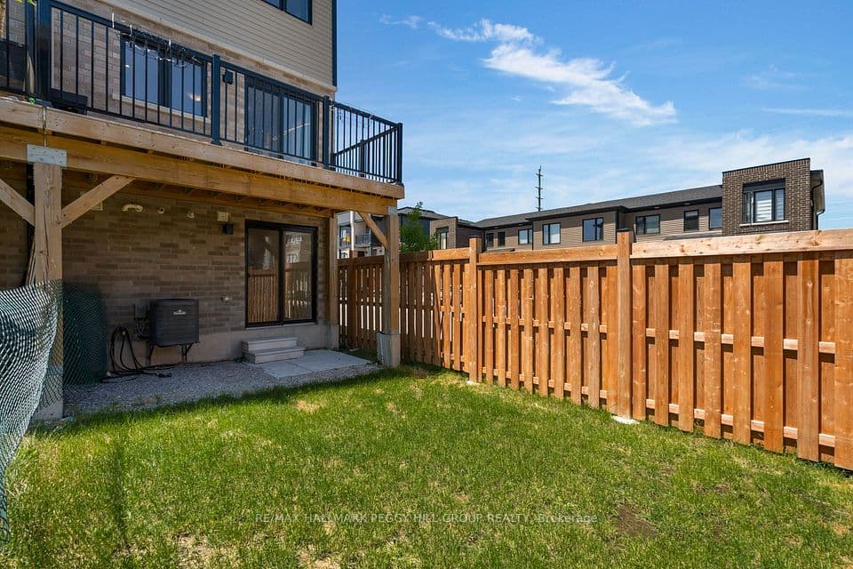 30 Pumpkin Corner Crescent, Barrie, ON L9J 0T6 – photo 2