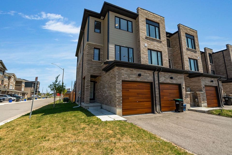 30 Pumpkin Corner Crescent, Barrie, ON L9J 0T6 – main photo