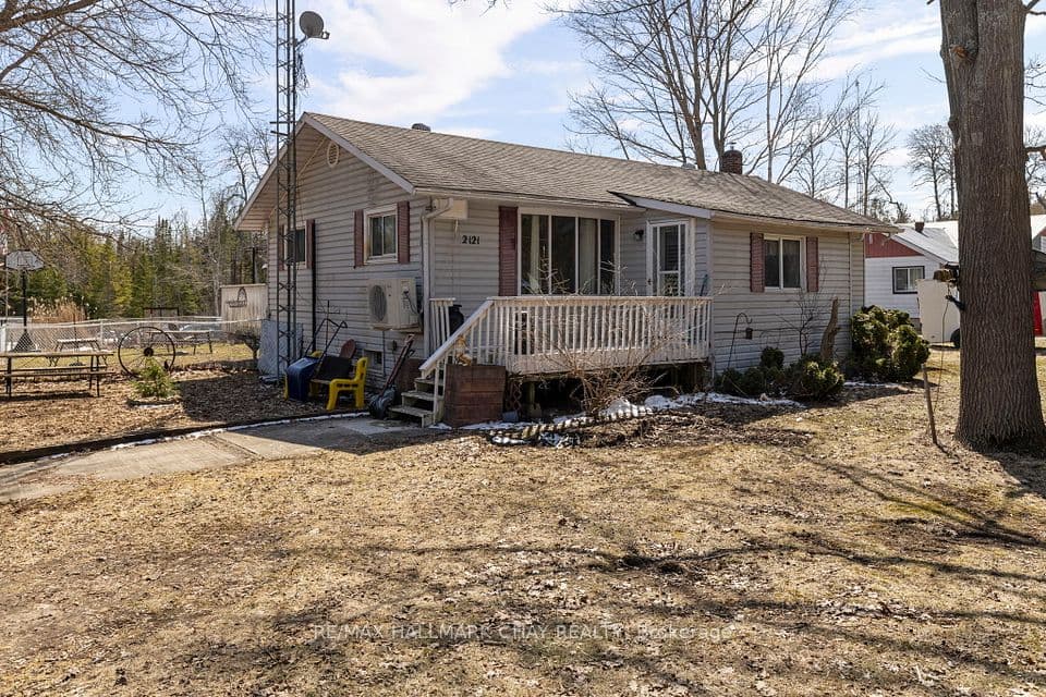 2121 Klondike Park Road, Wasaga Beach, ON L9Z 2W9 – main photo