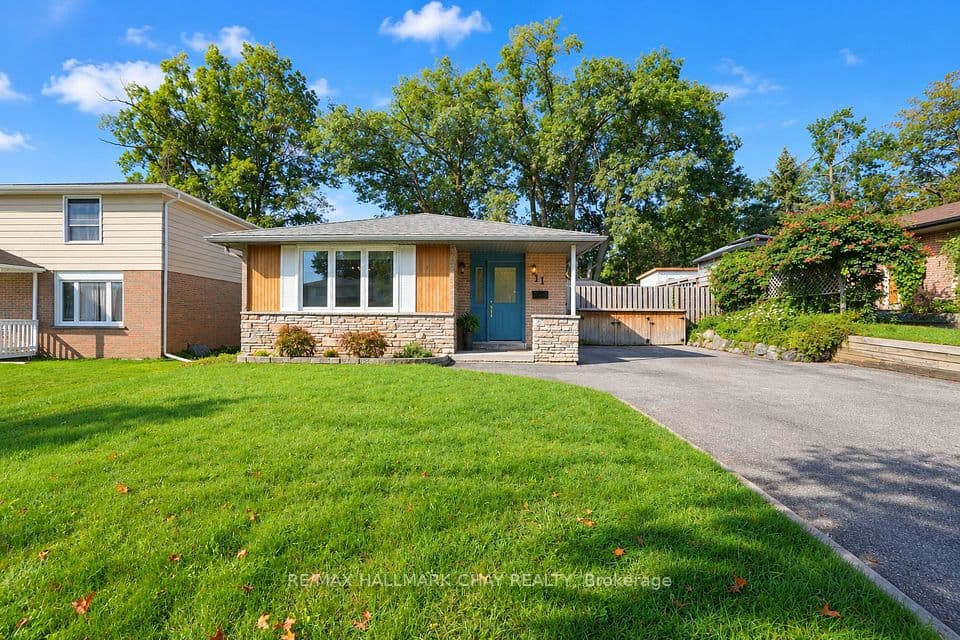11 Daphne Crescent, Barrie, ON L4M 2Y7 – photo 2