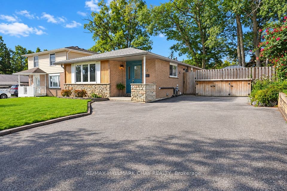 11 Daphne Crescent, Barrie, ON L4M 2Y7 – main photo