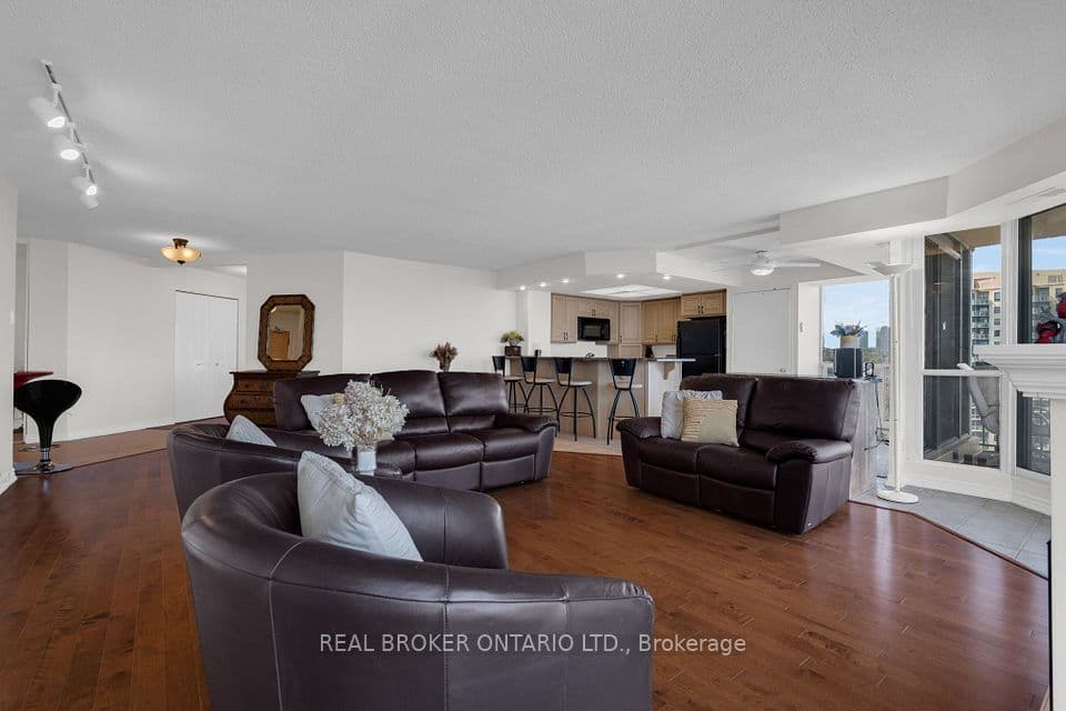 65 Ellen Street 903, Barrie, ON L4N 3A5 – photo 3
