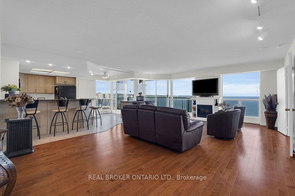 65 Ellen Street 903, Barrie, ON L4N 3A5 – main photo