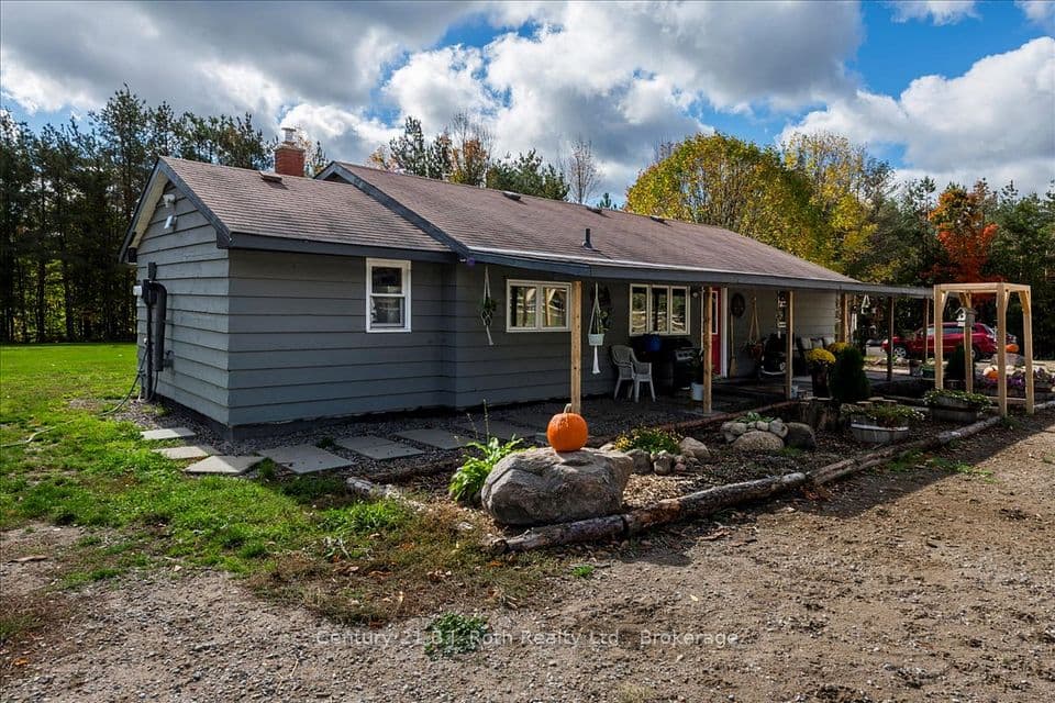 2286 Flos 10 Road, Springwater, ON L0L 1P0 – main photo