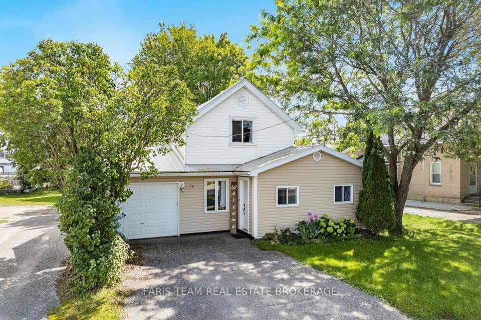 18 Poyntz Street, Penetanguishene, ON L9M 1M4 – main photo