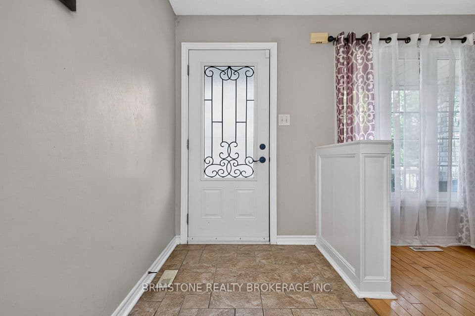 24 Stoneybrook Crescent, Barrie, ON L4N 0A6 – photo 2