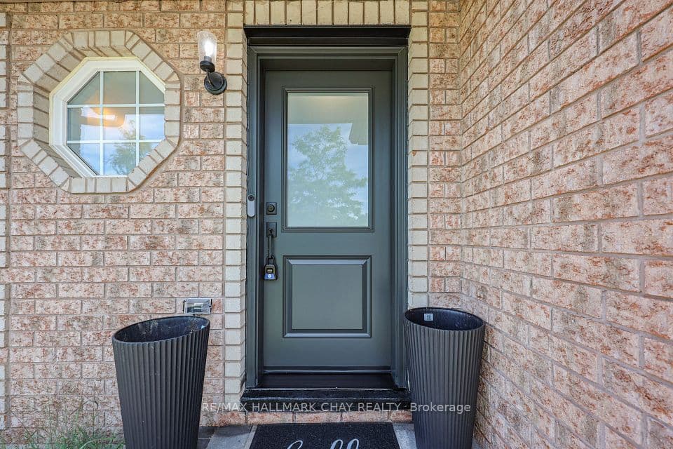 16 Buggs Gate, Barrie, ON L4M 7A9 – photo 2