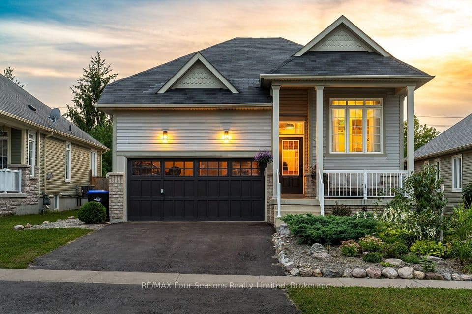 32 Christy Drive, Wasaga Beach, ON L9Z 1C9 – main photo