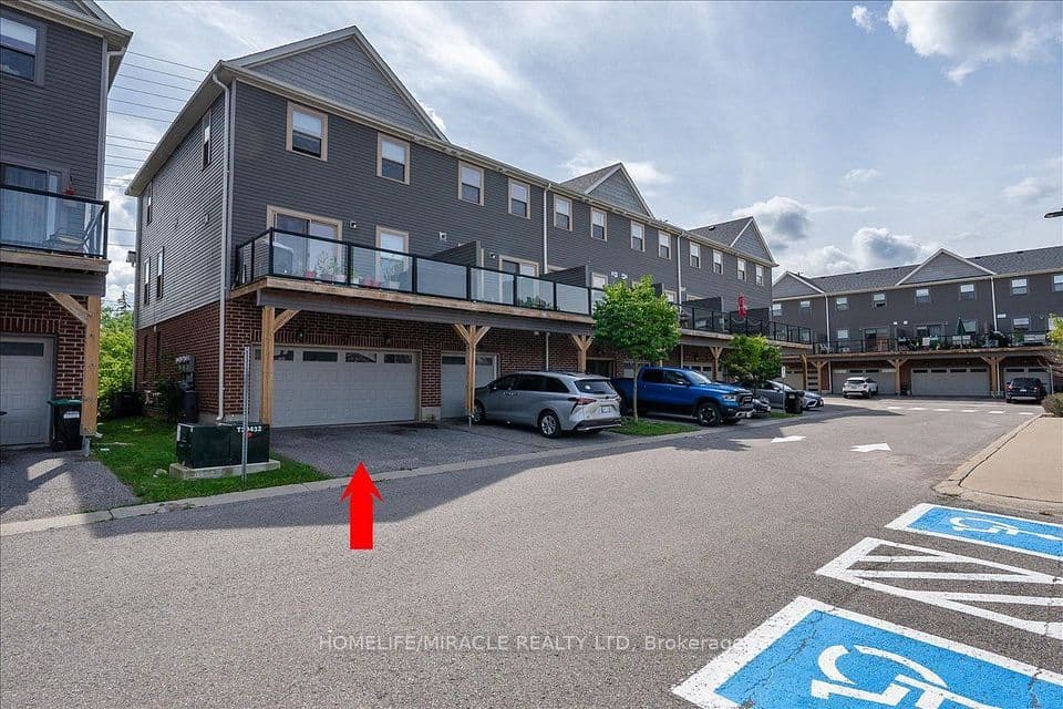 1 Leggott Avenue 27, Barrie, ON L4M 0K7 – photo 2