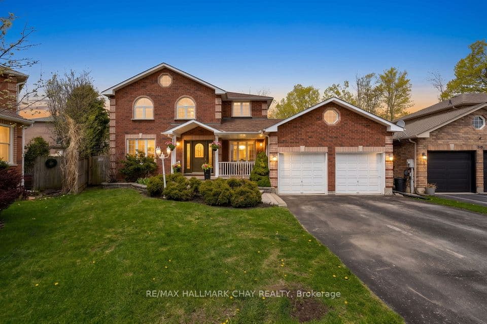 34 Crompton Drive, Barrie, ON L4M 6N1 – main photo