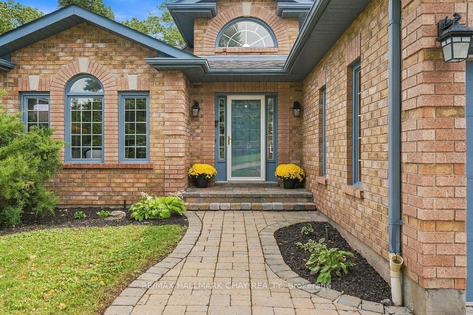 3 Maw Court, Barrie, ON L4N 7X7 – photo 2