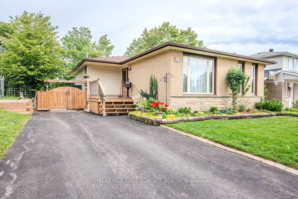 12 Daphne Crescent, Barrie, ON L4M 2Y8 – main photo