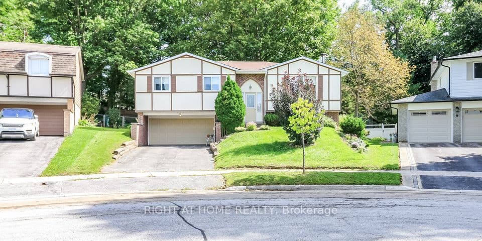 10 Campfire Court, Barrie, ON L4M 5G9 – main photo