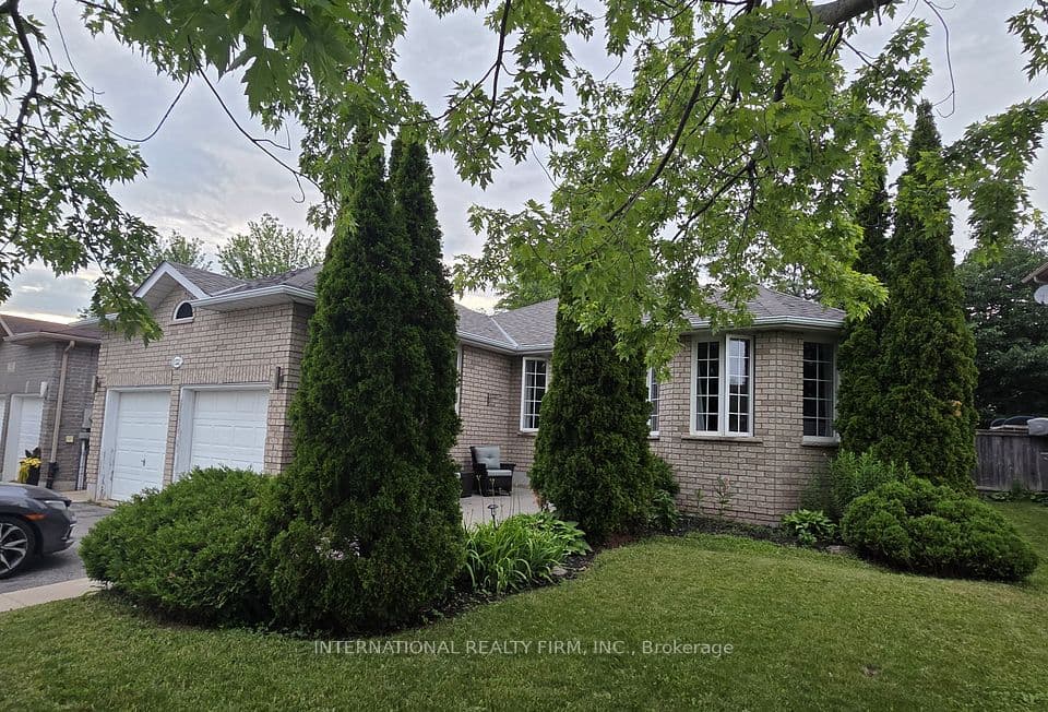 132 Esther Drive, Barrie, ON L4N 0V5 – main photo