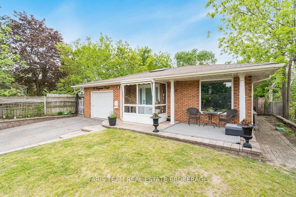 82 Bayview Drive, Barrie, ON L4N 3P1 – main photo