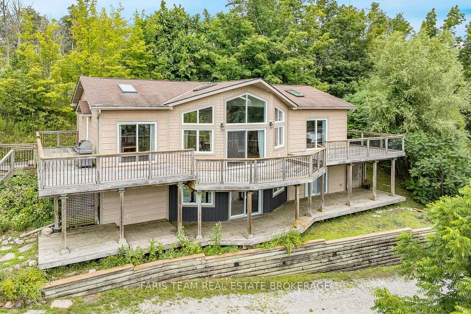 1858 Woods Bay Road, Severn, ON L3V 0V7 – main photo