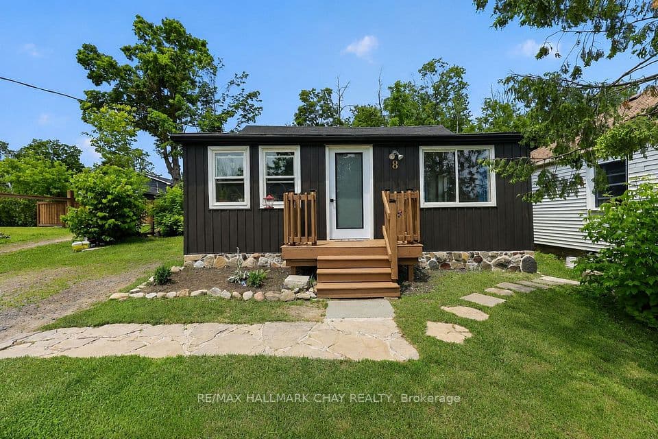 8 Myrtle Avenue, Oro-Medonte, ON L0L 1T0 – main photo